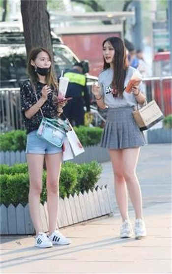 免费边亲边吃胸视频