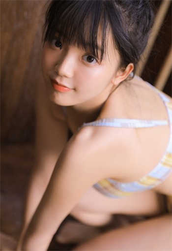 受卡在墙壁里被