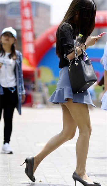 pissing girl wc护士