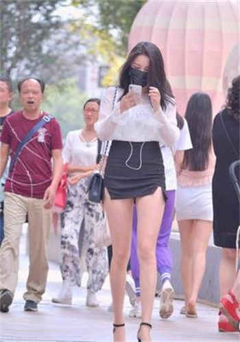 小攻爱玩小受的尿道