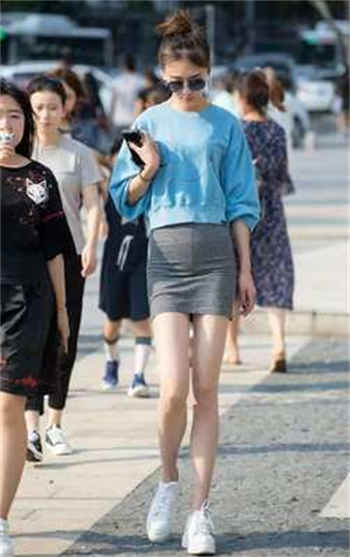 男的信贷员睡女客户