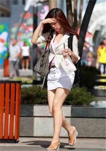 西门龙霆在柜子里和景佳人