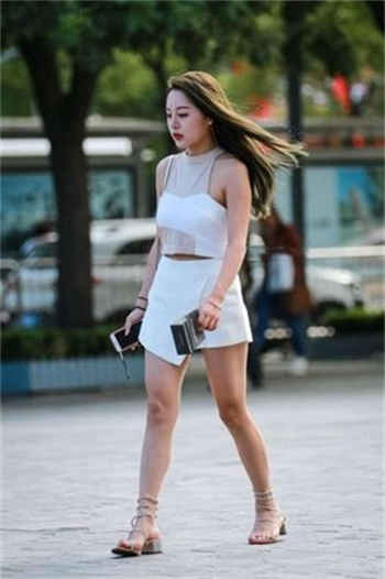 商务旅行戴戴绿色帽在线