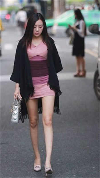 男女打扑克牌暗