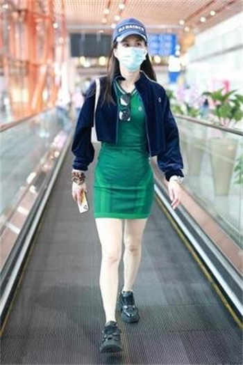 部长的夫人太好色 播放