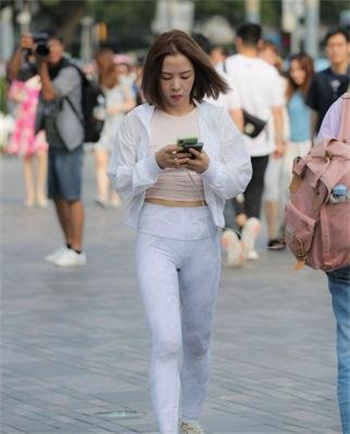 情侣打扑克的全程视频声音